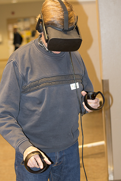 Leif Gustafsson från Länsstyrelsen i Värmland provar Virtual Reality